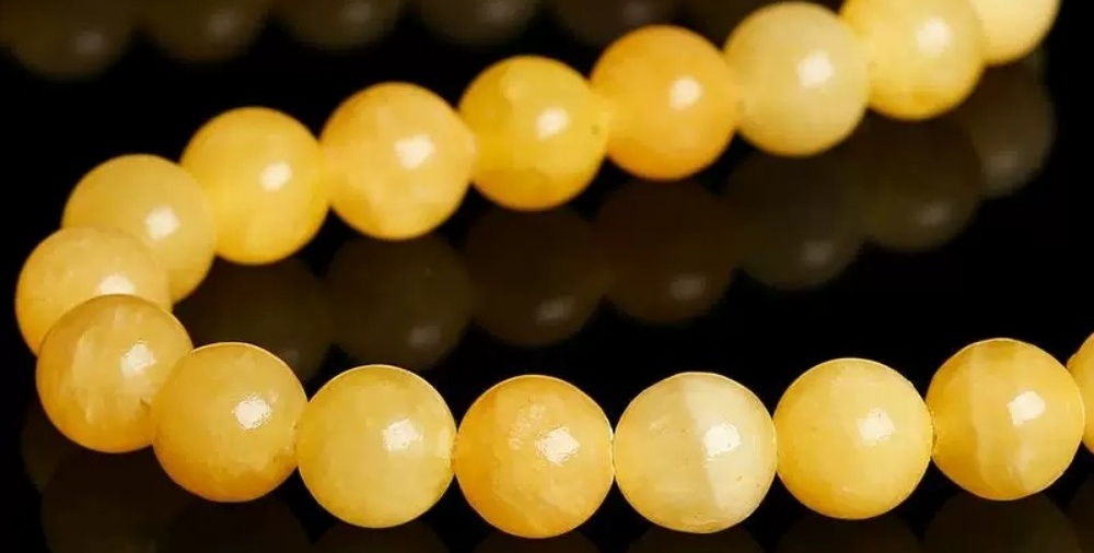 Our Yellow Topaz Round Beads are perfect for creating boho-style jewelry. With their smooth surface and natural shine, they make your creations stand out with a unique glow.